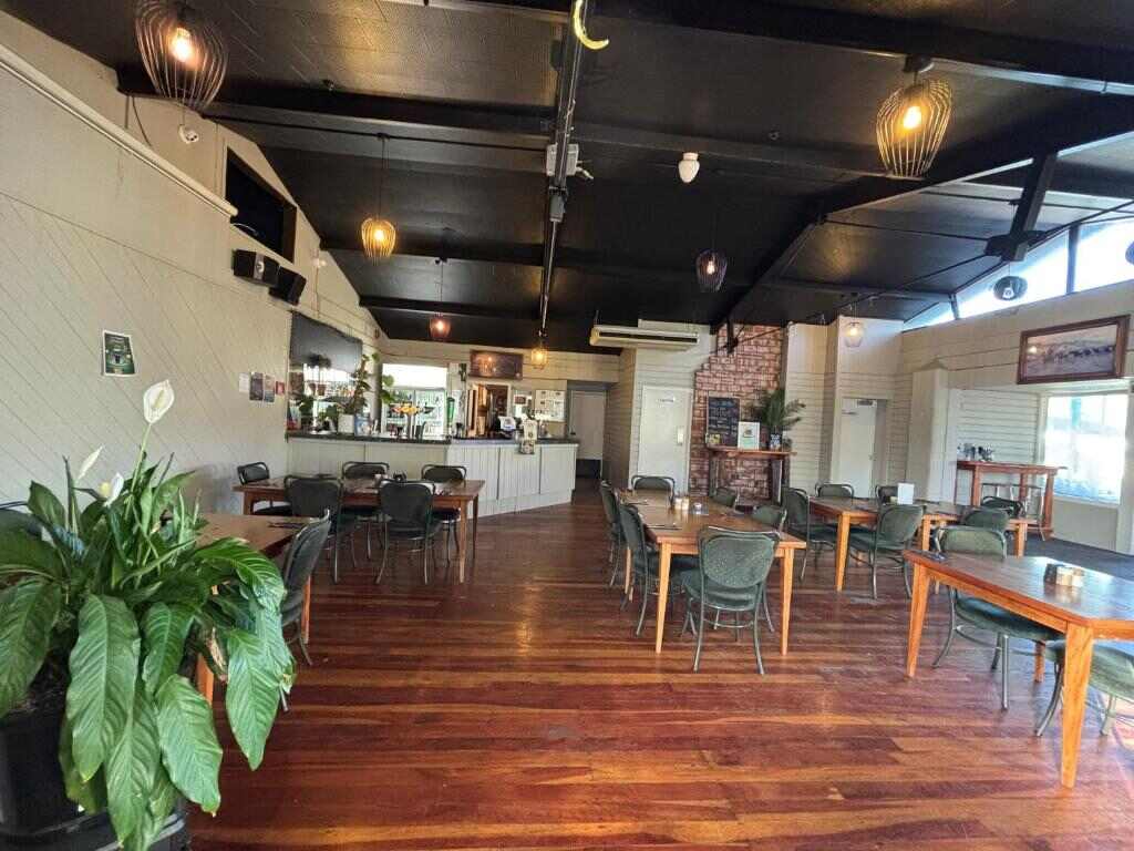 Restaurant and bar at Leopard Hotel in Waipukurau